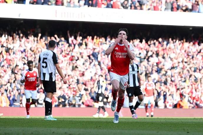 英超阿森纳vs纽卡斯尔联：1-0！阿森纳主场击退纽卡斯尔联，拉亚神扑 + 赖斯制胜球