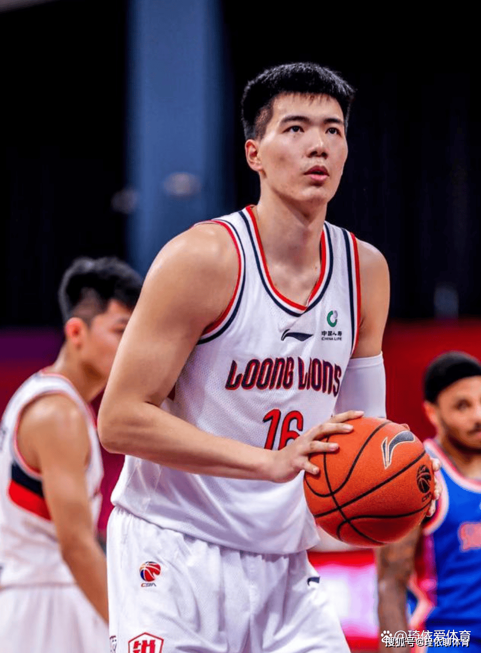 CBA风云：广州首钢玩起“互换人生”，丁彦雨航续约藏着很多故事