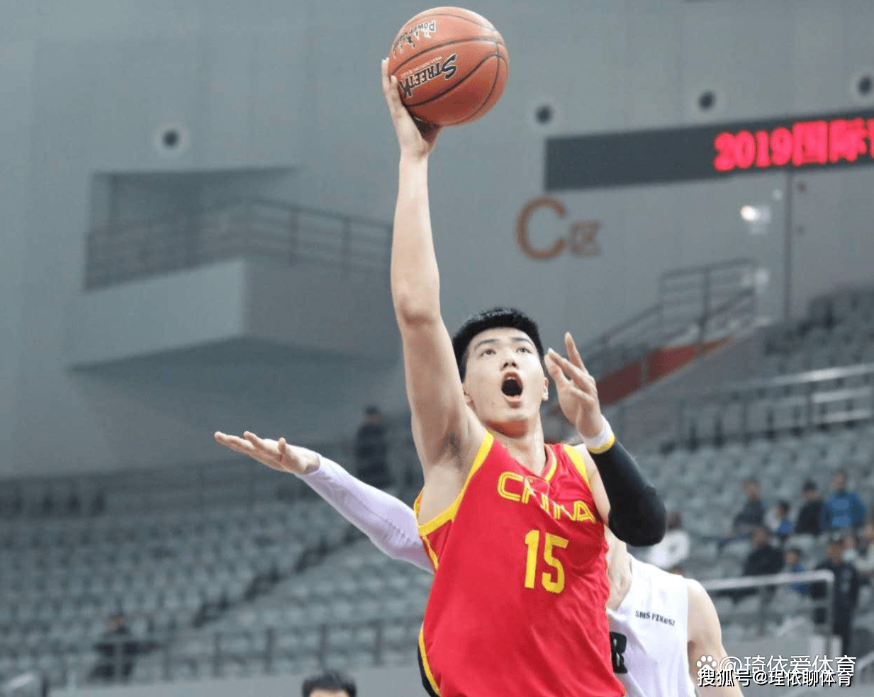 CBA风云：广州首钢玩起“互换人生”，丁彦雨航续约藏着很多故事