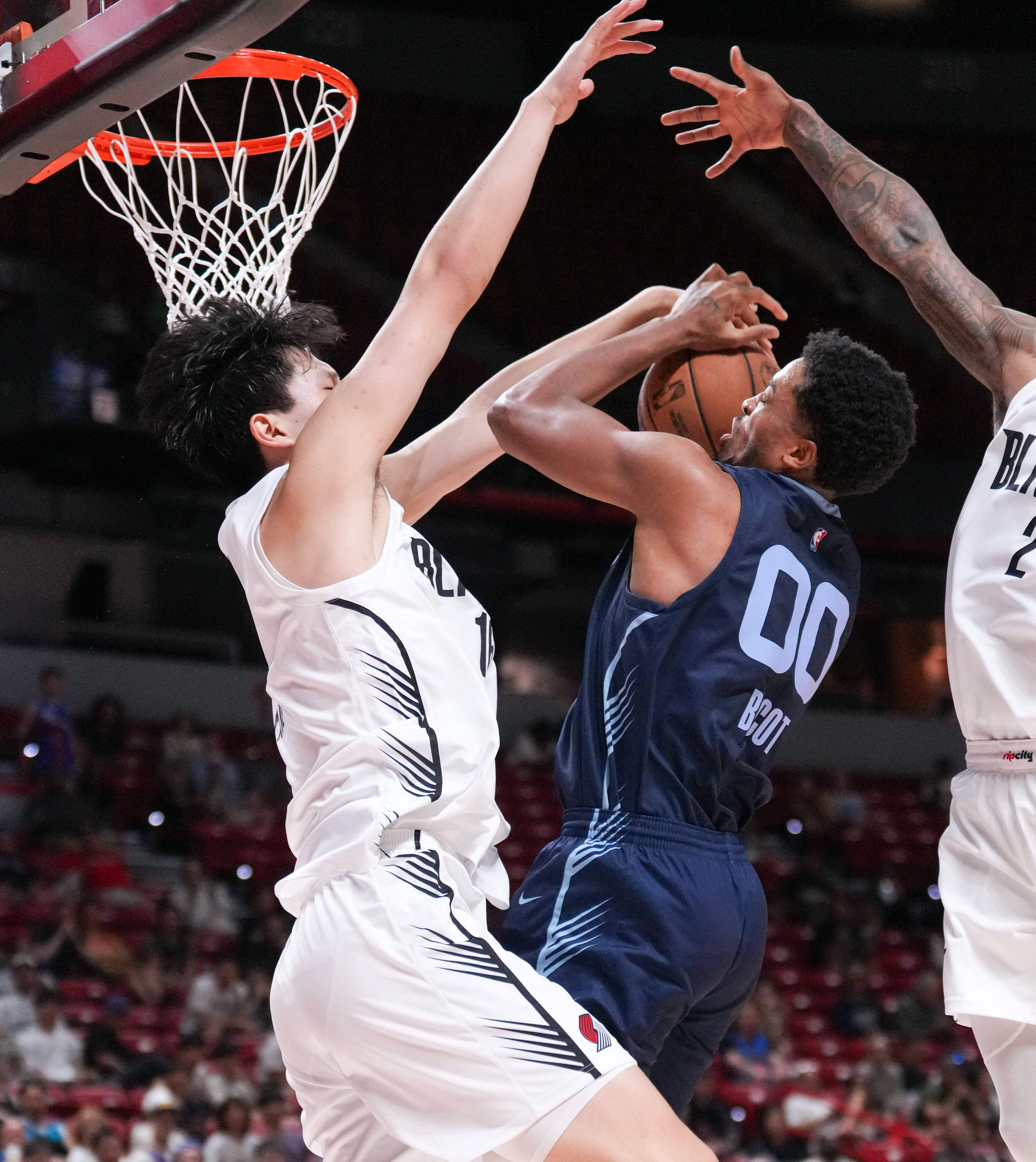 （体育）篮球——NBA夏季联赛：开拓者不敌灰熊