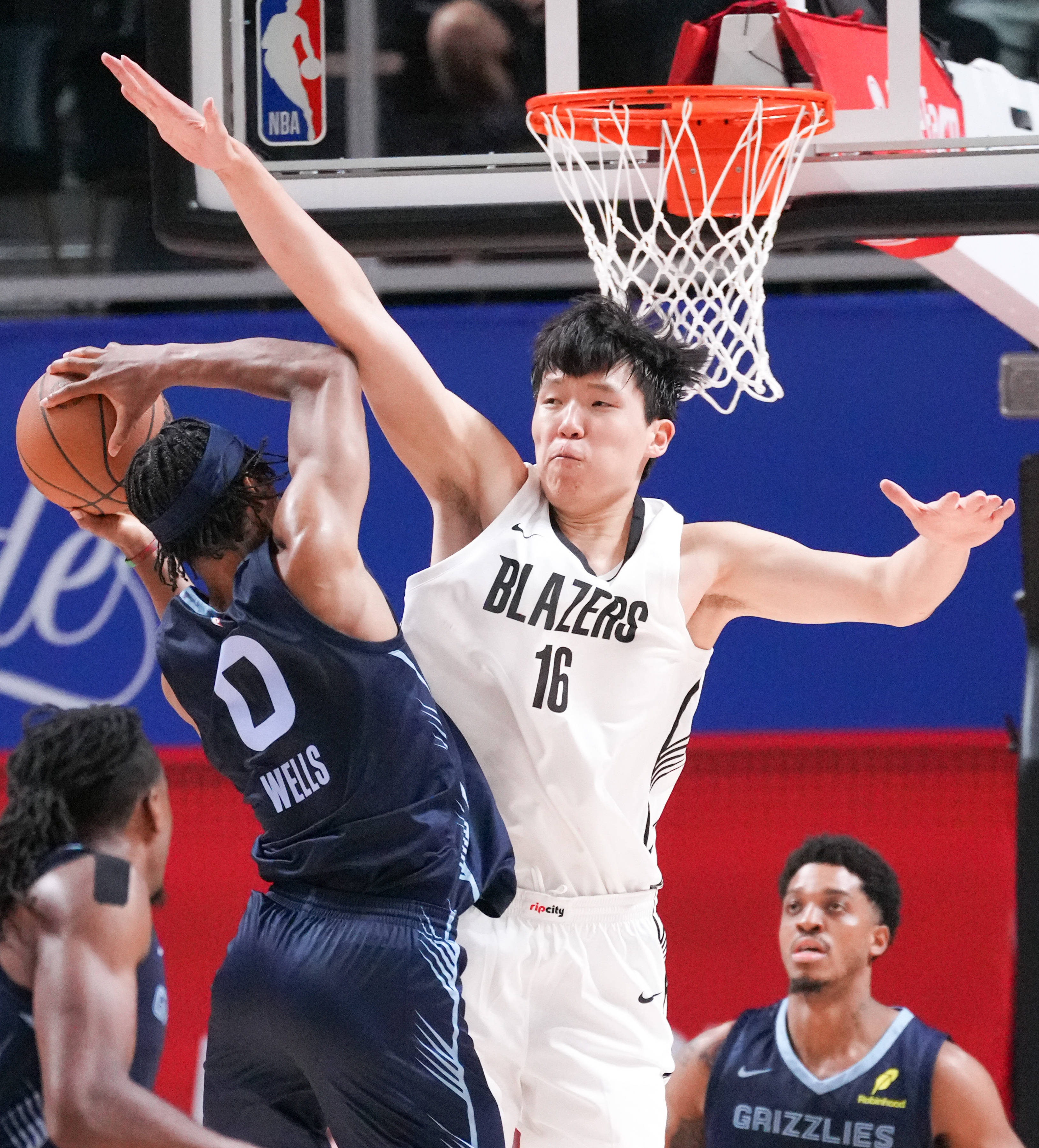 （体育）篮球——NBA夏季联赛：开拓者不敌灰熊