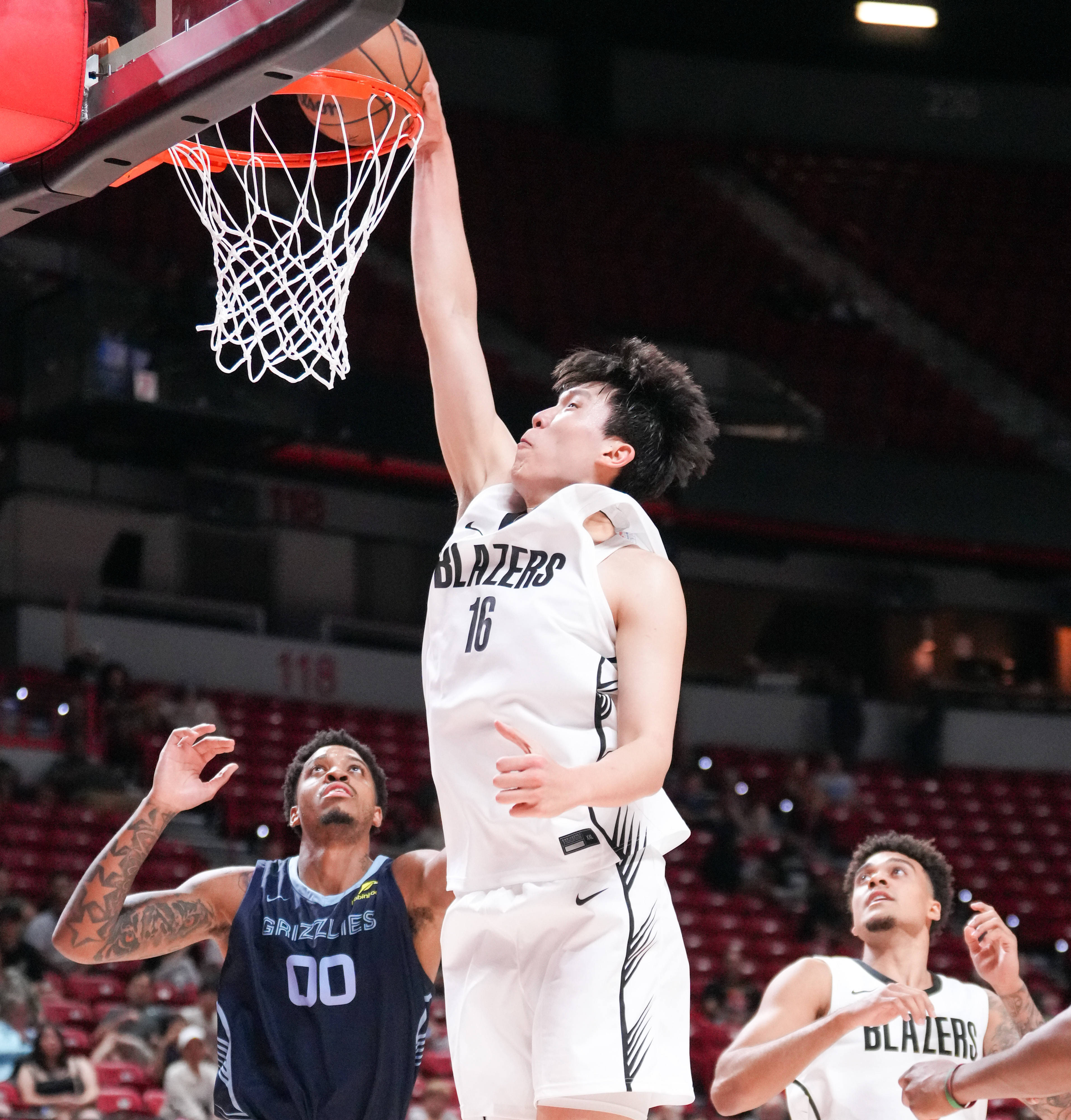（体育）篮球——NBA夏季联赛：开拓者不敌灰熊