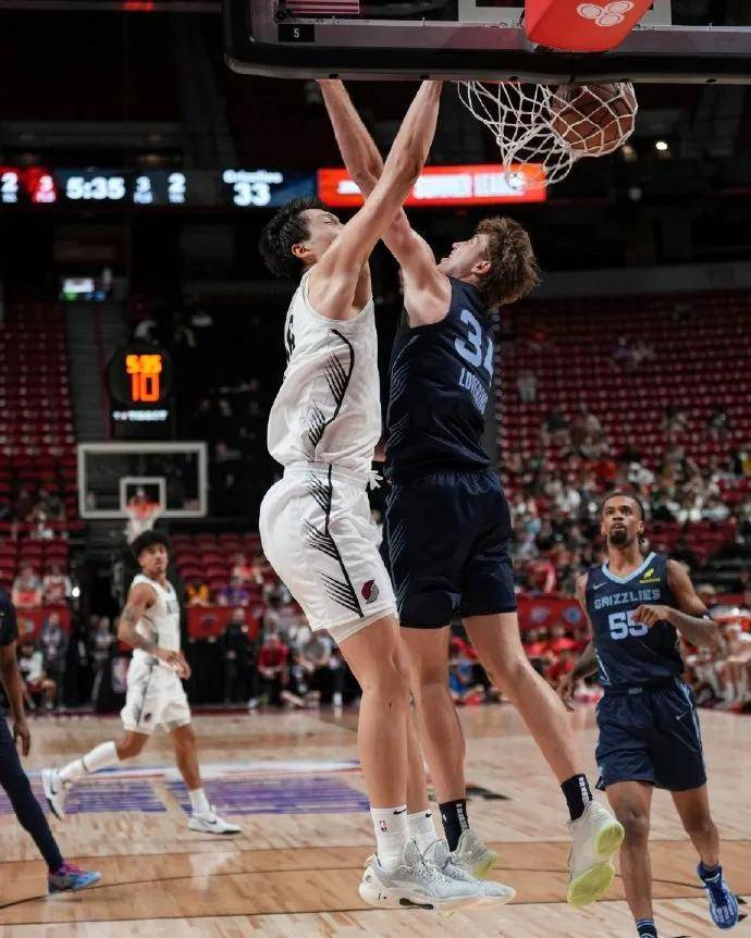 哇塞！NBA海报级惊天隔扣！杨瀚森首次背靠背比赛
