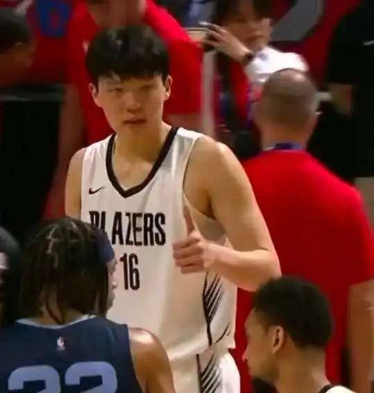 哇塞！NBA海报级惊天隔扣！杨瀚森首次背靠背比赛