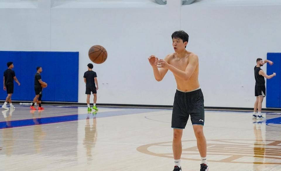 杨瀚森完成犹他爵士试训,收获好评,拥有4个选秀权