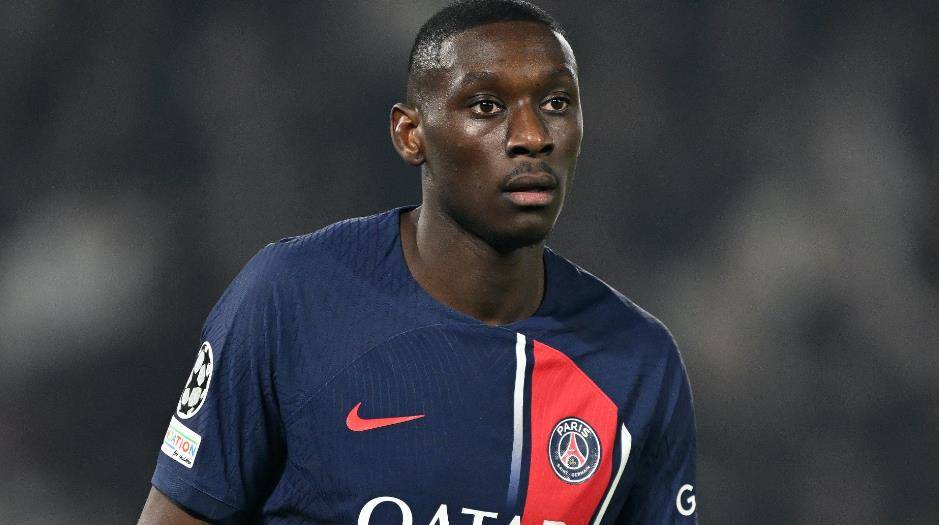 曼联即将官宣姆贝乌莫！优先引进大巴黎穆阿尼，考虑切尔西杰克逊