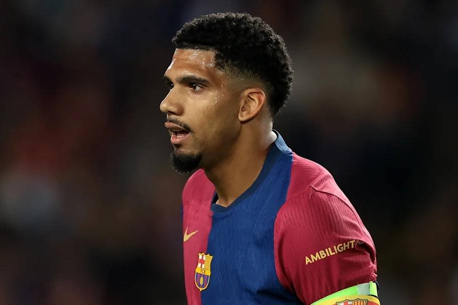 巴塞罗那精简中后卫，阿劳霍斩钉截铁表忠心