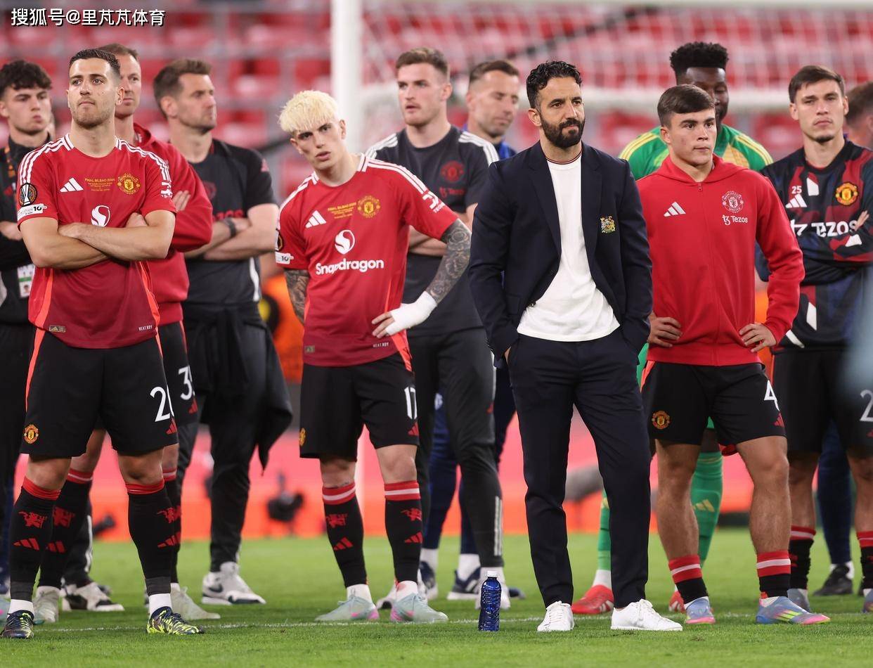 哪也不去只回贝蒂斯：“圆神”坚持选择西甲，让曼联更加犯难