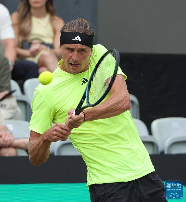 网球 | 弗里茨夺得斯图加特公开赛男单冠军