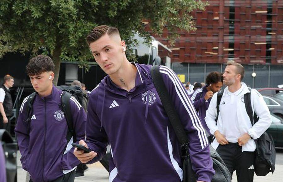 0-1首战告负！曼联客战富勒姆迎考验，新锋线组合能否破局？