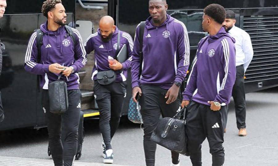 0-1首战告负！曼联客战富勒姆迎考验，新锋线组合能否破局？