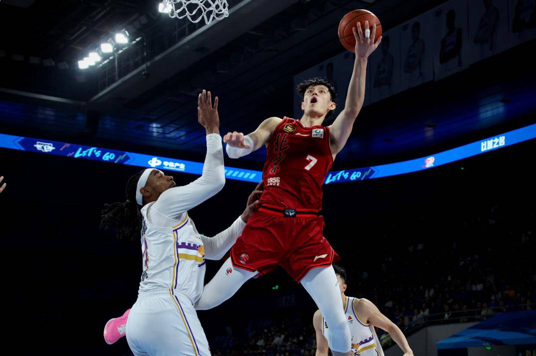 北京男篮球员曾凡博将前往NBA布鲁克林篮网签约