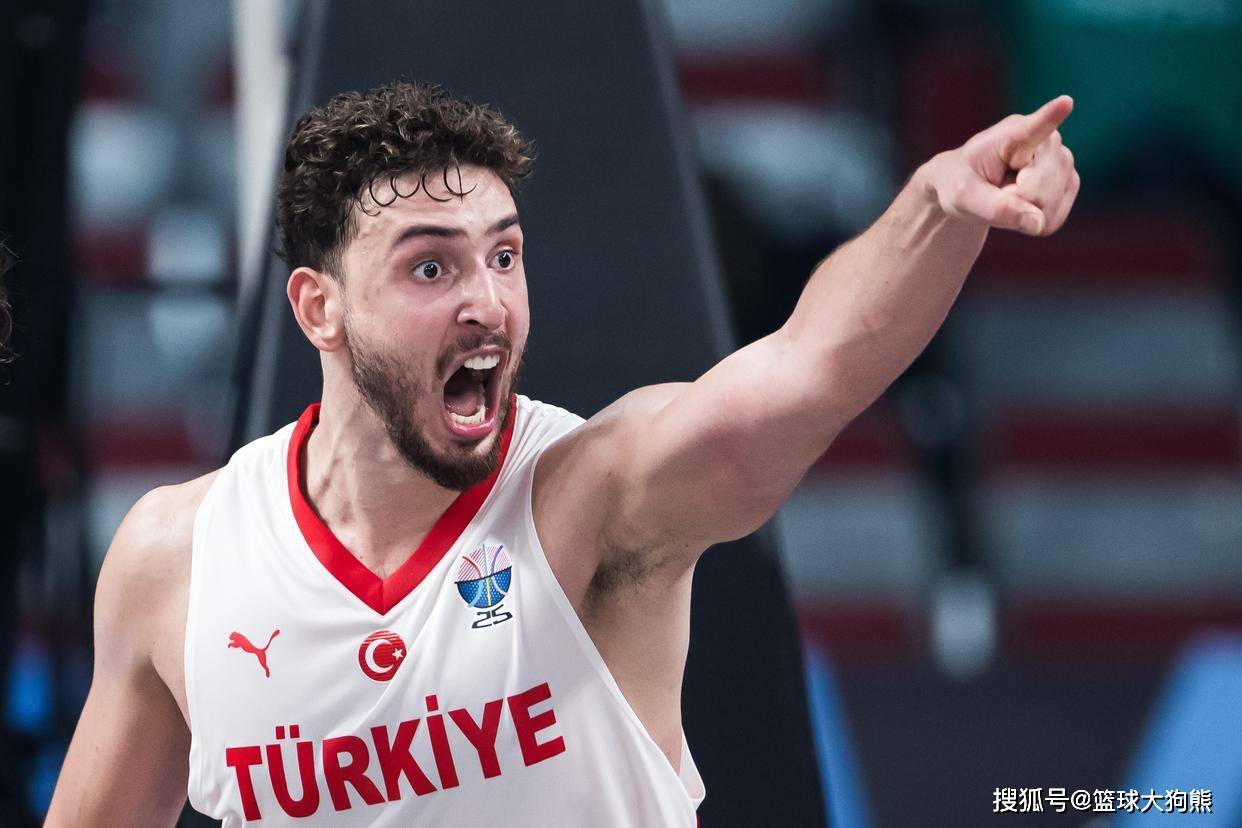 名记喊话梦之队：3年之后该让火箭队阿门加入！防守已是王牌技能