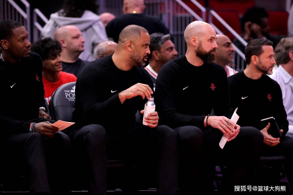 2场狂胜31个篮板！火箭队3高塔+前锋群镇守篮下，优势再次扩大