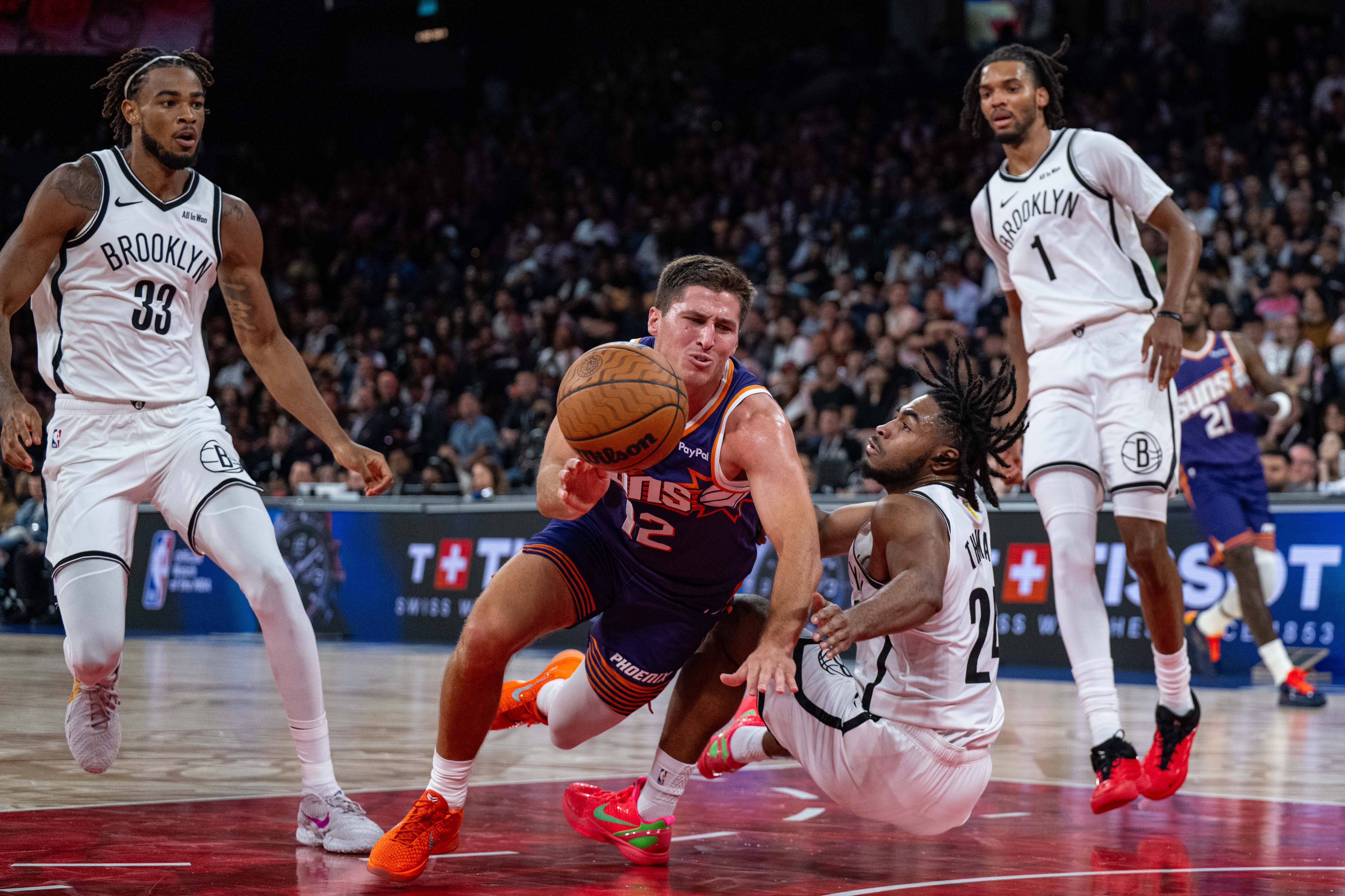 （体育）篮球——NBA季前赛：太阳胜篮网