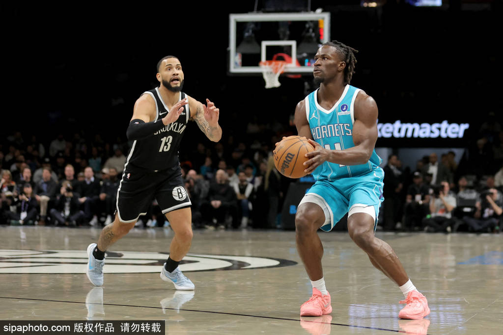 夏洛特黄蜂迎战亚特兰大老鹰，拉梅洛-鲍尔能否带领球队再创佳绩？